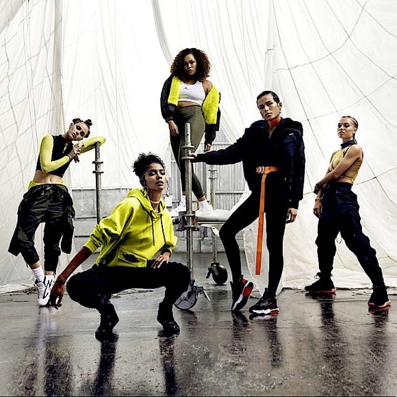 Jordan Other - Jordan Logo ZipUp Crop Top black - white